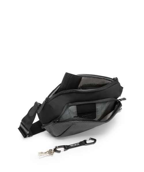TUMI(トゥミ)の「TUMI AXIS ミディアム・スリング(ボディバッグ/ウエストポーチ・メンズ・ブラック系その他・FREE)」の6枚目の写真