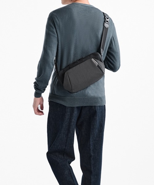 TUMI(トゥミ)の「TUMI AXIS ミディアム・スリング(ボディバッグ/ウエストポーチ・メンズ・ブラック系その他・FREE)」の3枚目の写真