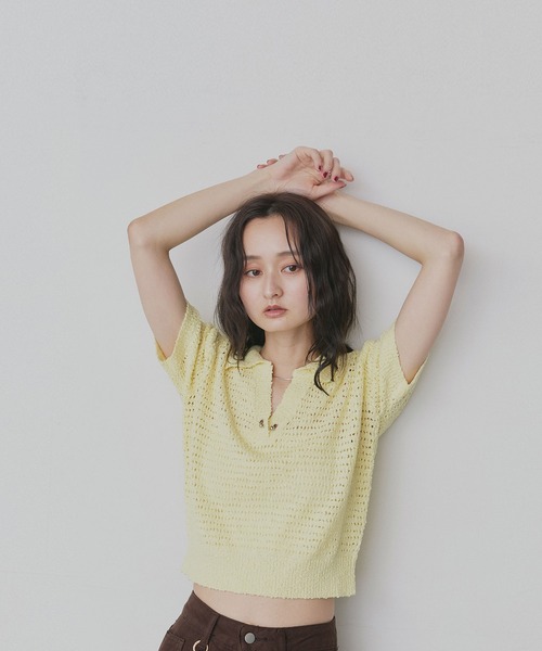 ad thie(アドティエ)の「モチーフ付きデザイン スキッパー ニット(ニット/セーター・レディース・ライトグレー/イエロー/ベージュ/ブラック・FREE)」の5枚目の写真