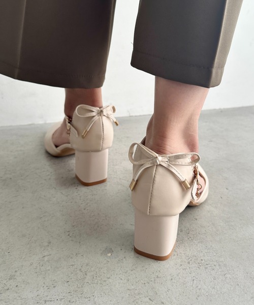 MYMOOD.(マイムード)の「バックリボンストラップ付ヒール(パンプス・レディース・アイボリー/ブラック・23.5cm/24.5cm)」の12枚目の写真