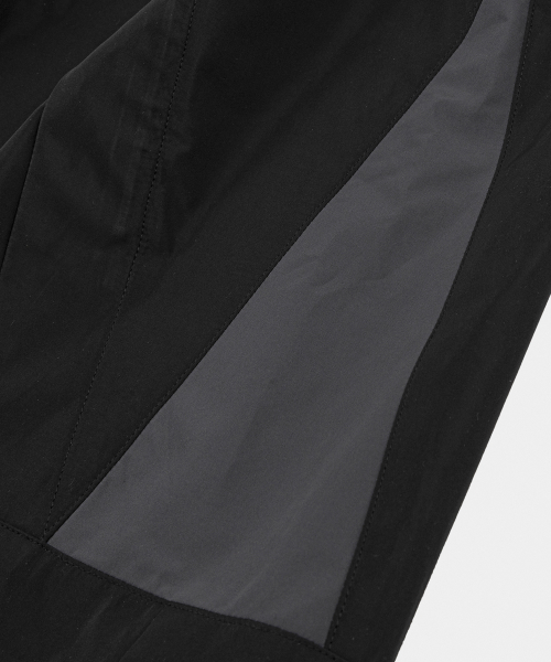 LETTERCOMO(レテルコモ)の「テックシェルフードジャケットブラック(ナイロンジャケット・レディース・ブラック・MEDIUM/LARGE)」の4枚目の写真