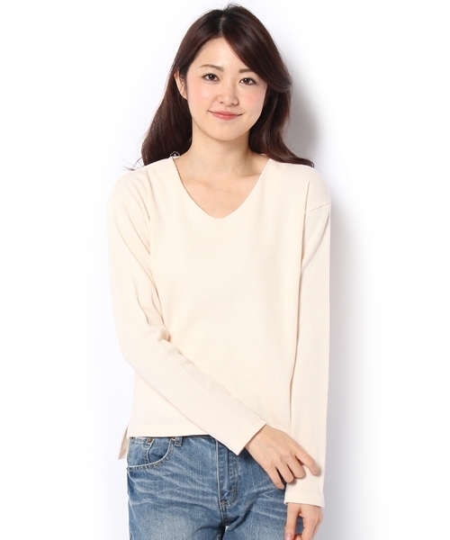 Chico(チコ)の「【who's who Chico】 ワッフルVネックプルオーバー(Tシャツ/カットソー・レディース・ホワイト/ライトグレー/モスグリーン/ピンクベージュ・FREE)」の2枚目の写真