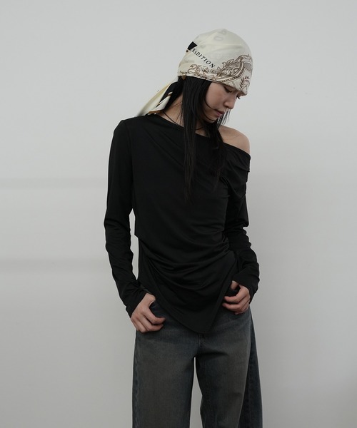 Kotoe（コトエ）の「オフショル アシメドレープカットソー（Tシャツ/カットソー・レディース・ワイン/ホワイト/ブラック・FREE）」の11枚目の写真