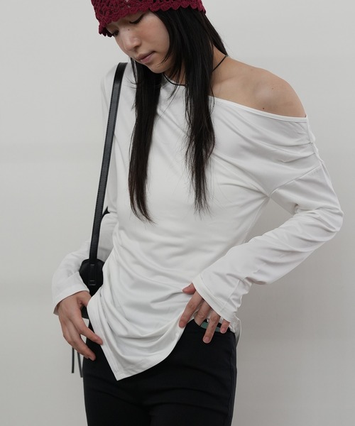 Kotoe（コトエ）の「オフショル アシメドレープカットソー（Tシャツ/カットソー・レディース・ワイン/ホワイト/ブラック・FREE）」の19枚目の写真