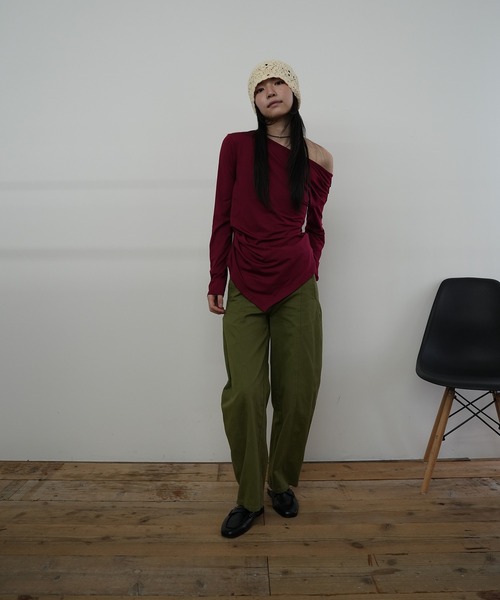 Kotoe（コトエ）の「オフショル アシメドレープカットソー（Tシャツ/カットソー・レディース・ワイン/ホワイト/ブラック・FREE）」の5枚目の写真