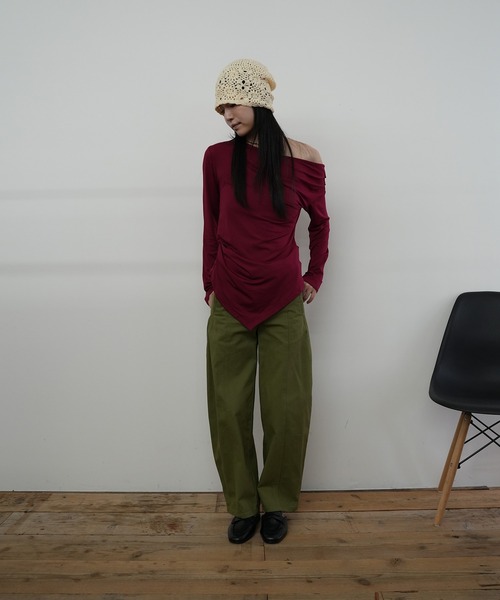 Kotoe（コトエ）の「オフショル アシメドレープカットソー（Tシャツ/カットソー・レディース・ワイン/ホワイト/ブラック・FREE）」の6枚目の写真