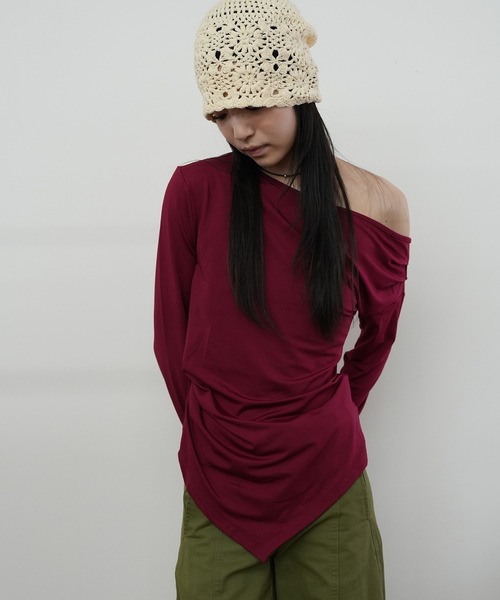Kotoe（コトエ）の「オフショル アシメドレープカットソー（Tシャツ/カットソー・レディース・ワイン/ホワイト/ブラック・FREE）」の7枚目の写真