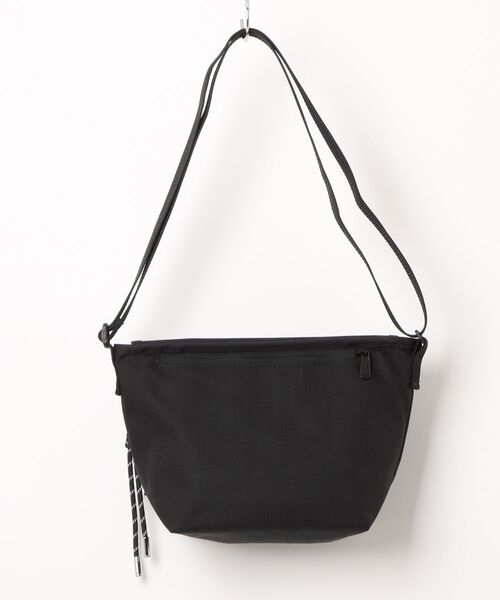 Manhattan Portage(マンハッタンポーテージ)の「Manhattan Portage/マンハッタンポーテージ ショルダーバック "ミッキー&フレンズ コレクション" NYLON MESSENGER BAG(XS)BACK POCKET W/DIVIDER MAGNET/MICKEY/26 MP1603DMMIC26M(ショルダーバッグ・メンズ・ブラック・FREE)」の2枚目の写真
