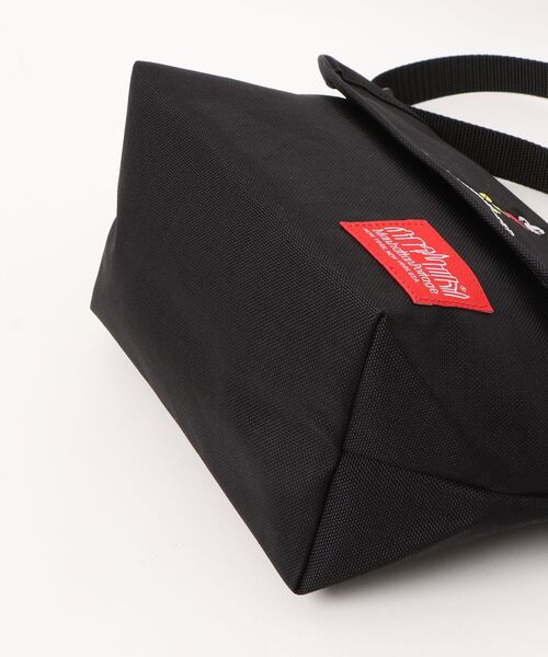 Manhattan Portage(マンハッタンポーテージ)の「Manhattan Portage/マンハッタンポーテージ ショルダーバック "ミッキー&フレンズ コレクション" NYLON MESSENGER BAG(XS)BACK POCKET W/DIVIDER MAGNET/MICKEY/26 MP1603DMMIC26M(ショルダーバッグ・メンズ・ブラック・FREE)」の3枚目の写真