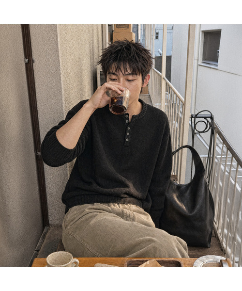 ANOLORCODE（アノローコード）の「エッセンシャル クロップドヘンリーネックニット (5color)（ニット/セーター・メンズ・ライトグレー/バーガンディー/ブラウン/ブラック/カーキ・MEDIUM/LARGE/X-LARGE）」の2枚目の写真