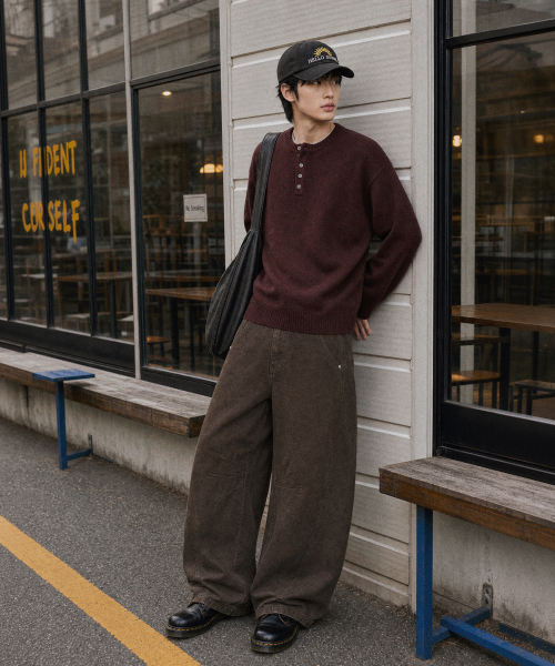 ANOLORCODE（アノローコード）の「エッセンシャル クロップドヘンリーネックニット (5color)（ニット/セーター・メンズ・ライトグレー/バーガンディー/ブラウン/ブラック/カーキ・MEDIUM/LARGE/X-LARGE）」の8枚目の写真
