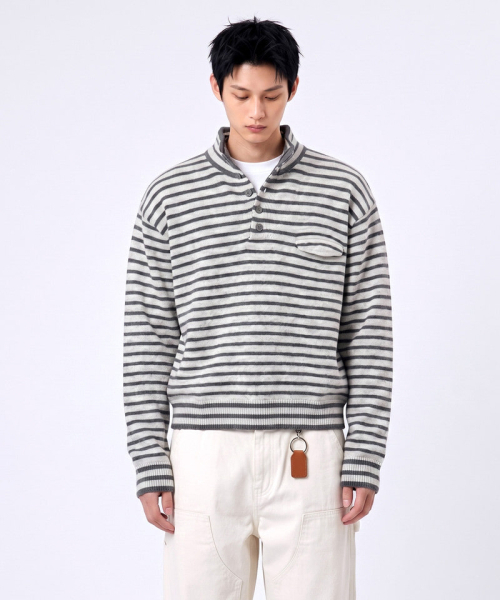 UNDEROFF（アンダーオフ）の「クロップドフィット ストライプ ハーフネック ウールニット アイボリー（ニット/セーター・レディース・アイボリー・MEDIUM/LARGE/X-LARGE）」の3枚目の写真