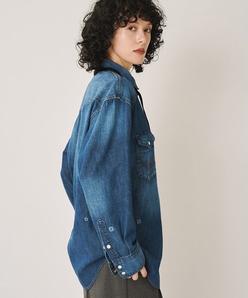 Whim Gazette(ウィムガゼット)の「【Wrangler】刺繍デニムシャツ(シャツ/ブラウス・レディース・インディゴブルー/ブルー・FREE)」の6枚目の写真