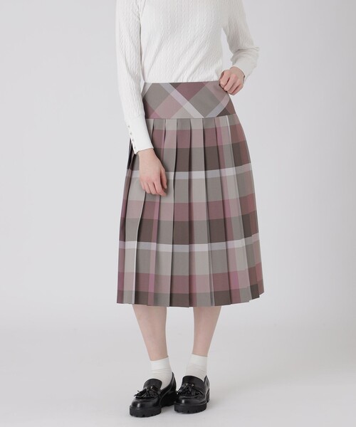 BLUE LABEL CRESTBRIDGE(ブルーレーベルクレストブリッジ)の「クレストブリッジチェックポリエステルビエラプリーツスカート(スカート・レディース・レッド/パープル系その他7・38/36)」の2枚目の写真