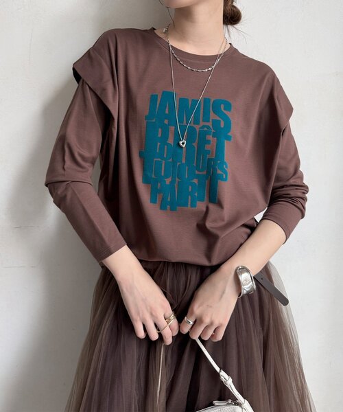 DouDou（ドゥドゥ）の「【WEB限定】フロッキーロゴプリント肩タックロンTEE（Tシャツ/カットソー・レディース・ブラウン/ブラック/ベージュ・FREE）」の2枚目の写真