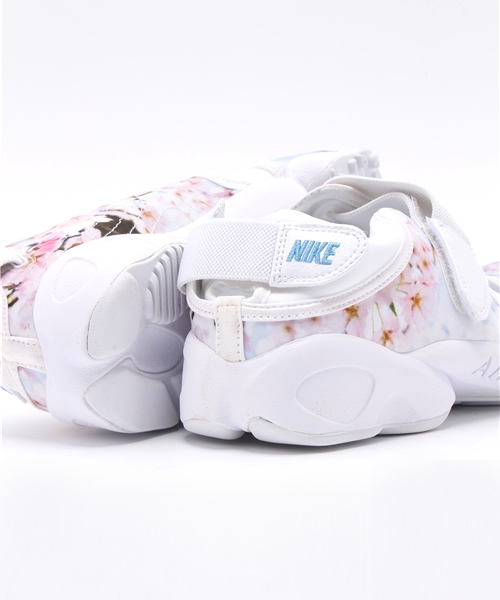 NIKE（ナイキ）の「NIKE エアリフトプリント（スニーカー・レディース・ライトホワイト・23/24/25）」の7枚目の写真