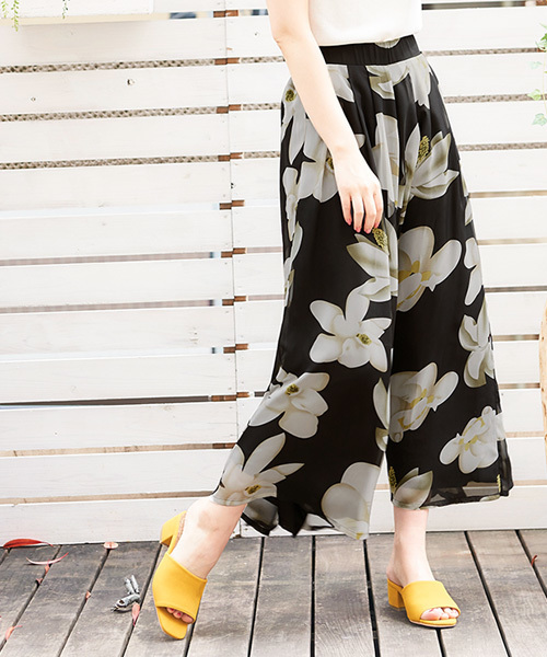 KOBE LETTUCE(コウベレタス)の「ウエストタックシフォンワイドフレアパンツ(その他パンツ・レディース・ベージュ/ネイビー/ブルー系その他/ブラック/サックスブルー/ピンク/オフホワイト/グレー/ラベンダー/ホワイト系その他/ホワイト系その他2/ブラック系その他/レッド/ブラック系その他2/ブルー系その他2/ブラウン/ブルー系その他3/マスタード/カーキ/ピンク系その他/イエロー系その他/ライトベージュ/ブラック系その他3/イエロー/ブルー系その他4/ドット/ブルー系その他5/ホワイト系その他3/ホワイト系その他4/レッド系その他/ミント/パープル/オレンジ/ブルー/モカ/ブラック系その他4/オレンジ系その他/ホワイト系その他5/グレイッシュベージュ/ブルー系その他6/ホワイト系その他6/ブラウン系その他/ベージュ系その他/グレー系その他/ブラック系その他5/ホワイト系その他7・FREE/M/L)」の11枚目の写真