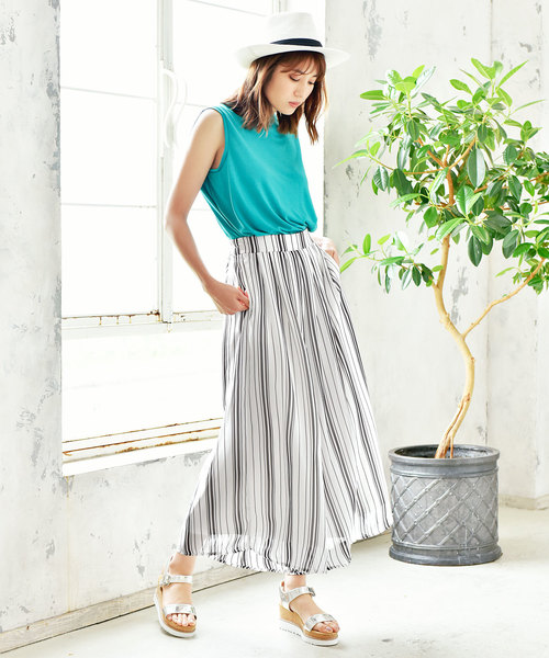 KOBE LETTUCE(コウベレタス)の「ウエストタックシフォンワイドフレアパンツ(その他パンツ・レディース・ベージュ/ネイビー/ブルー系その他/ブラック/サックスブルー/ピンク/オフホワイト/グレー/ラベンダー/ホワイト系その他/ホワイト系その他2/ブラック系その他/レッド/ブラック系その他2/ブルー系その他2/ブラウン/ブルー系その他3/マスタード/カーキ/ピンク系その他/イエロー系その他/ライトベージュ/ブラック系その他3/イエロー/ブルー系その他4/ドット/ブルー系その他5/ホワイト系その他3/ホワイト系その他4/レッド系その他/ミント/パープル/オレンジ/ブルー/モカ/ブラック系その他4/オレンジ系その他/ホワイト系その他5/グレイッシュベージュ/ブルー系その他6/ホワイト系その他6/ブラウン系その他/ベージュ系その他/グレー系その他/ブラック系その他5/ホワイト系その他7・FREE/M/L)」の5枚目の写真