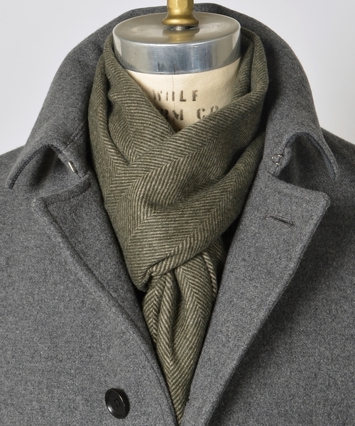 SHIPS(シップス)の「SD: 【カシミヤ】 ヘリンボーン マフラー(マフラー・メンズ・チャコールグレー/オリーブ/ネイビー/ワイン/コバルトブルー/ダークブラウン/ライトブルー/ライトグリーン・ONE SIZE)」の4枚目の写真