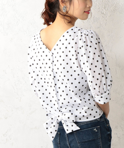 Cheek(チーク)の「2WAYドットリボンブラウス(シャツ/ブラウス・レディース・オフホワイト/ブラック/ベージュ・MEDIUM)」の2枚目の写真