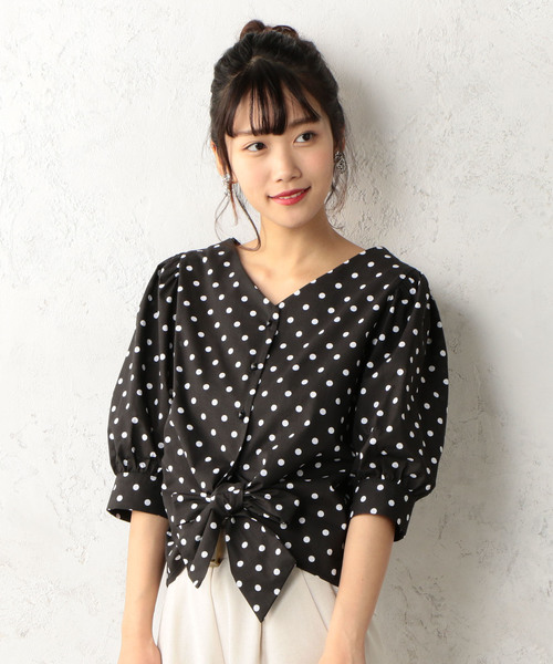 Cheek(チーク)の「2WAYドットリボンブラウス(シャツ/ブラウス・レディース・オフホワイト/ブラック/ベージュ・MEDIUM)」の3枚目の写真