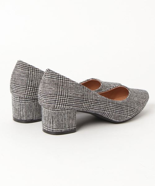 NATURAL BEAUTY BASIC（ナチュラルビューティーベーシック）の「【雑誌掲載】ポインテッドブロックヒールパンプス（パンプス・レディース・パープル/ネイビー/クリアブラック・23.5cm/24.5cm/23.0cm/24.0cm）」の4枚目の写真