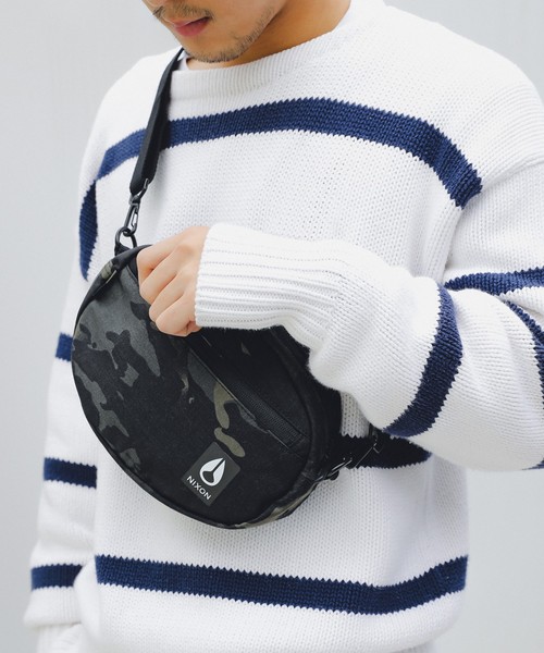 NIXON（ニクソン）の「PETTY SMALL SLING BAG（ショルダーバッグ・レディース・ブラック/カモフラージュ・ONE SIZE）」の14枚目の写真