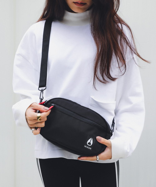 NIXON（ニクソン）の「PETTY SMALL SLING BAG（ショルダーバッグ・レディース・ブラック/カモフラージュ・ONE SIZE）」の8枚目の写真