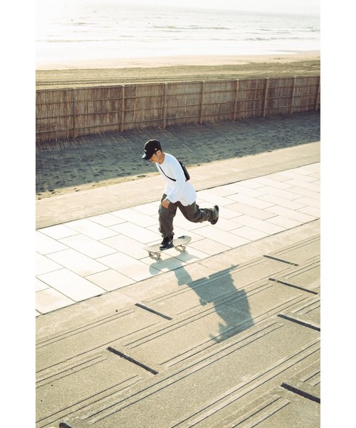 NIXON（ニクソン）の「PETTY SMALL SLING BAG（ショルダーバッグ・レディース・ブラック/カモフラージュ・ONE SIZE）」の7枚目の写真