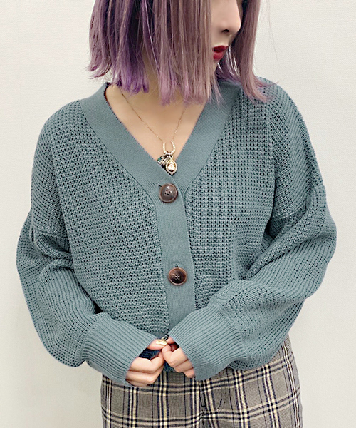 apres jour(アプレジュール)の「ワッフルVネックカーディガン【ZOZOTOWN限定アイテム】(カーディガン/ボレロ・レディース・スモークピンク/カーキ/ライトベージュ/ブルー/オフホワイト/ベージュ/ラベンダー/ライトグリーン・フリー)」の16枚目の写真