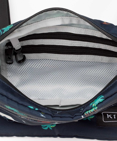KiU（キウ）の「ウォータープルーフミニショルダーバッグ【2】（ショルダーバッグ・メンズ・ブラック/ネイビー/レッド/オフホワイト/ブルー/アイボリー/ホワイト系その他/ブラック系その他/ブルー系その他/レオパード・FREE）」の22枚目の写真