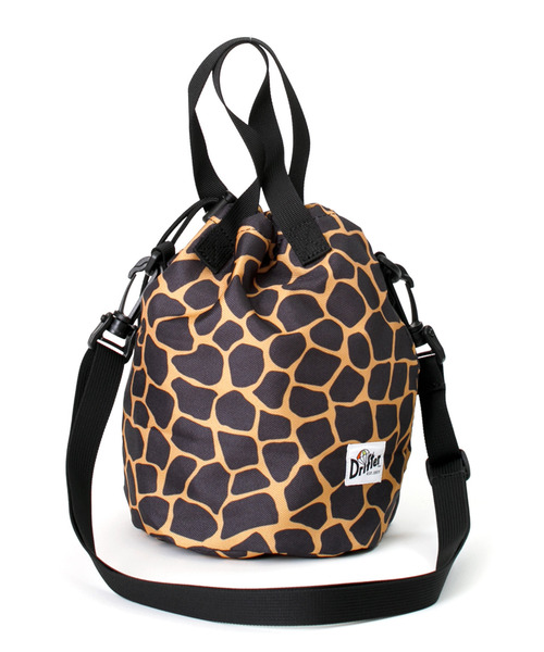 Drifter（ドリフター）の「DRAWSTRING POUCH／ドローストリングポーチ（ショルダーバッグ・レディース・ケリーグリーン/ブラック/レオパード/グレー/パープル/タン/ピンク/ターコイズブルー/その他1/その他2/ベージュ系その他/ネイビー/ダークブラウン/アニマル/ベージュ系/ブラック系その他/ブラウン系その他/ブラック×ブラック/ネイビー系/ダークグリーン/ブルー/ブラウン×イエロー/レモンイエロー/ネイビー×ホワイト/ゼブラ/ホワイト系その他/グリーン系その他/ブラック系その他2/ベビーピンク/サックスブルー/ライム/バーガンディー/グリーン系カモフラージュ/ドット/ピーコックグリーン系・FREE）」の10枚目の写真