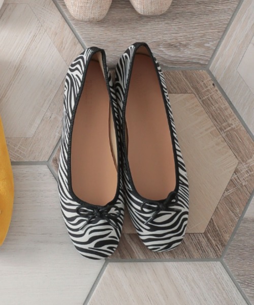 KOBE LETTUCE(コウベレタス)の「スクエアトゥバレエパンプス(パンプス・レディース・ブラック/ベージュ/ブラウン/グリーン/ゴールド系その他/アニマル/シルバー/ミント/アイボリー/その他/レオパード/イエロー/ゼブラ/ブラック系その他/パープル/レッド/パイソン・LL/S/M/L)」の1枚目の写真