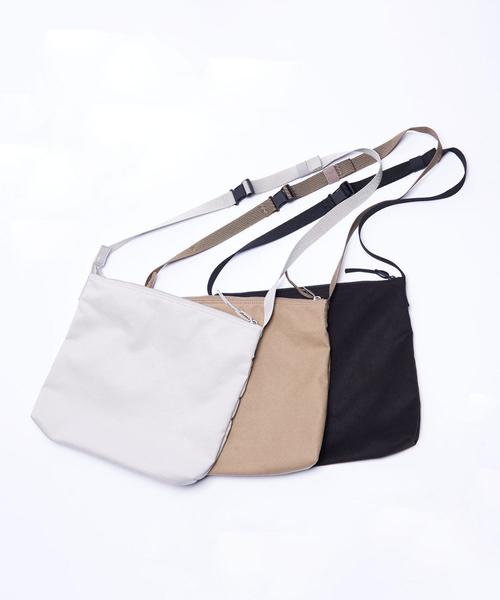 BEAUTY&YOUTH UNITED ARROWS(ビューティーアンドユースユナイテッドアローズ)の「BY ライトファブリック ショルダー(ショルダーバッグ・メンズ・ベージュ/ブラック/ライトグレー・FREE)」の5枚目の写真