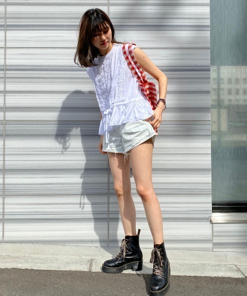 MILKFED.（ミルクフェド）の「LACE PEPLUM TOP（シャツ/ブラウス・レディース・ホワイト/ブラウン・ONE SIZE）」の2枚目の写真