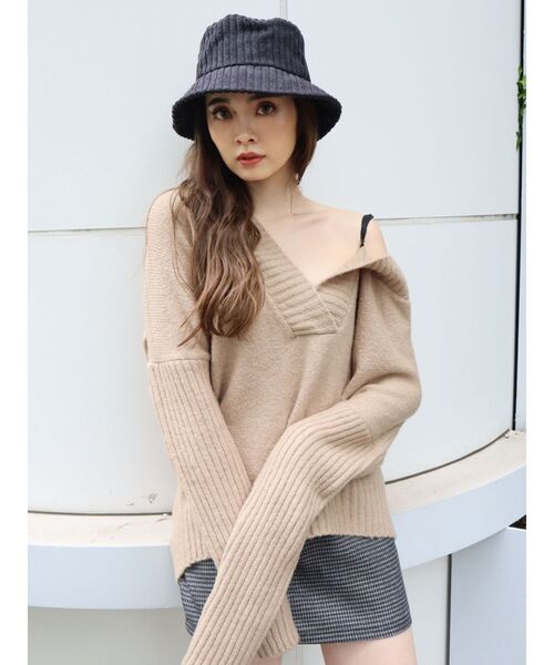EMODA(エモダ)の「ディープVネック2WAYニット(ニット/セーター・レディース・ブラック/ブルー/パープル/ベージュ・FREE)」の11枚目の写真
