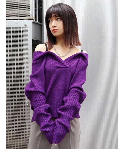 EMODA(エモダ)の「ディープVネック2WAYニット(ニット/セーター・レディース・ブラック/ブルー/パープル/ベージュ・FREE)」の17枚目の写真