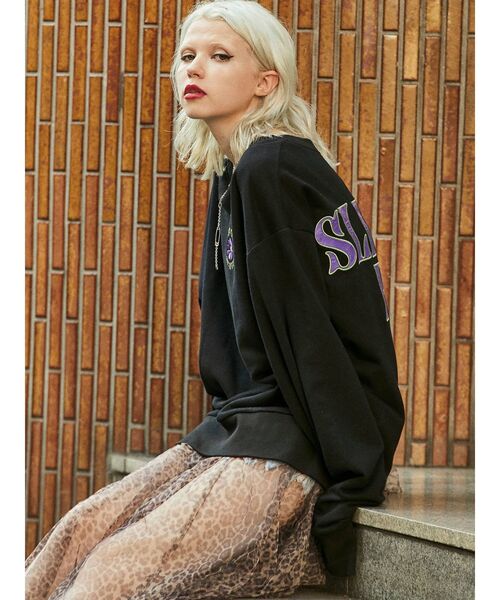 jouetie（ジュエティ）の「バックビッグロゴプルオーバー（スウェット・レディース・ブラック/ブラウン/オフホワイト/ブルー・MEDIUM）」の2枚目の写真