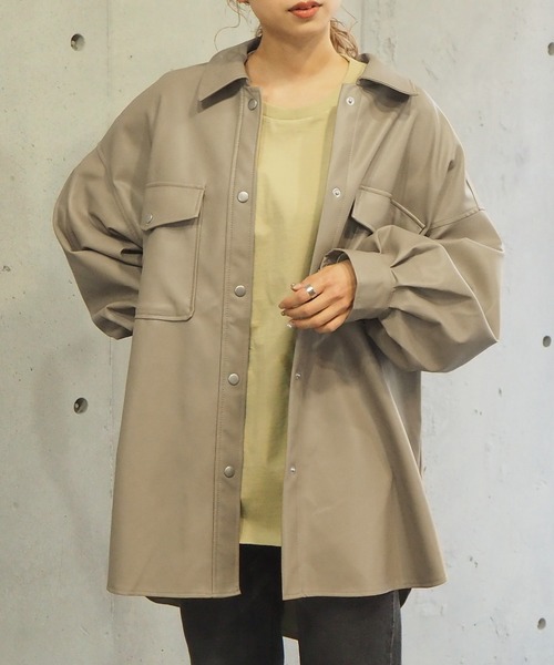 tiptop(ティップトップ)の「2021SS フェイクレザーCPOシャツ(カバーオール・レディース・ベージュ/ブラック/オフホワイト・FREE)」の6枚目の写真