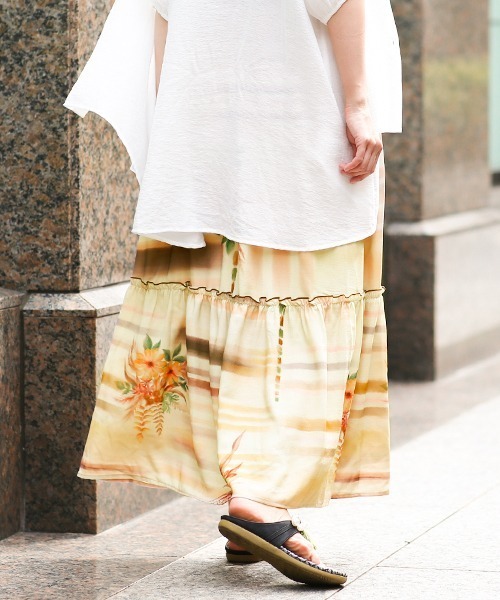 チチカカ（チチカカ）の「ボタニカルペイントスカート（スカート・レディース・ブラウン/カラフル・FREE）」の7枚目の写真