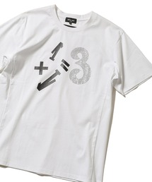 MEN'S BIGI（メンズビギ）の「<1PIU1UGUALE3(ウノ ピゥ ウノ ウグァーレ トレ)>グラフィックTシャツ（Tシャツ/カットソー・メンズ）」