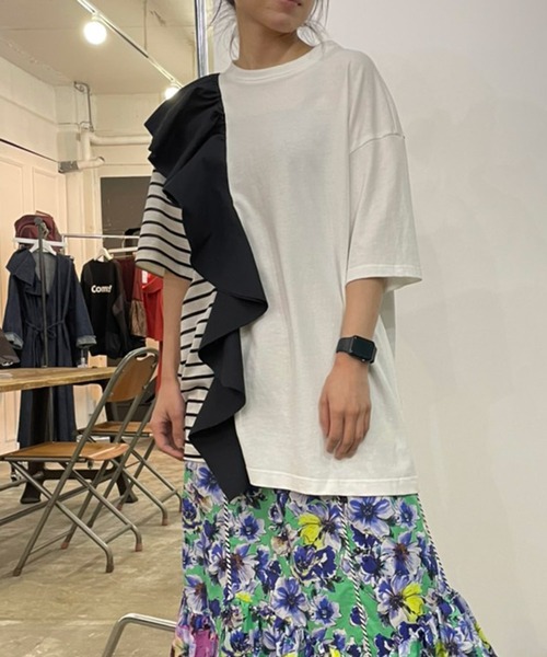 AVIE(アビィ)の「ラッフルフリルTee(Tシャツ/カットソー・レディース・ブラック/オフホワイト・38)」の3枚目の写真