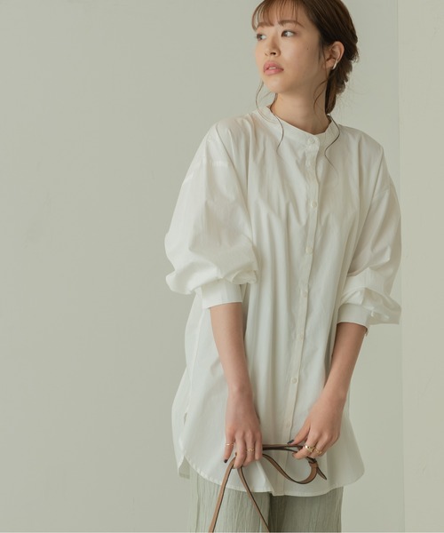 ANGIE(アンジー)の「バックオープンシャーリングシャツ(バンドカラー)(シャツ/ブラウス・レディース・ホワイト/ブラック/ベージュ/パープル/ミント・FREE)」の2枚目の写真
