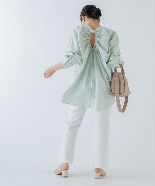 ANGIE(アンジー)の「バックオープンシャーリングシャツ(バンドカラー)(シャツ/ブラウス・レディース・ホワイト/ブラック/ベージュ/パープル/ミント・FREE)」の13枚目の写真