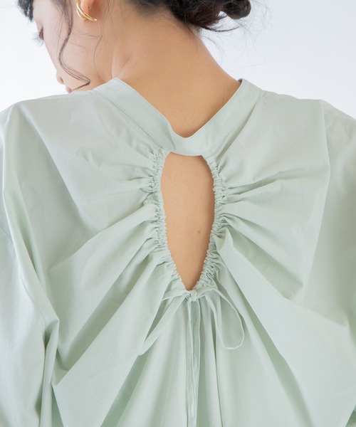 ANGIE(アンジー)の「バックオープンシャーリングシャツ(バンドカラー)(シャツ/ブラウス・レディース・ホワイト/ブラック/ベージュ/パープル/ミント・FREE)」の9枚目の写真