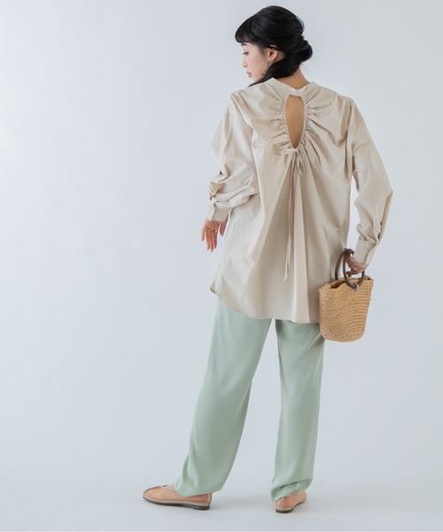ANGIE(アンジー)の「バックオープンシャーリングシャツ(バンドカラー)(シャツ/ブラウス・レディース・ホワイト/ブラック/ベージュ/パープル/ミント・FREE)」の11枚目の写真