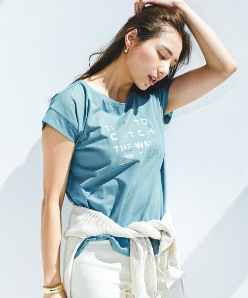 BAYFLOW(ベイフロー)の「アソートロゴクルーネックTシャツ(Tシャツ/カットソー・レディース・ライトグレー/ブラック/オフホワイト/ブルー/ラベンダー/キャメル・SMALL/MEDIUM)」の5枚目の写真
