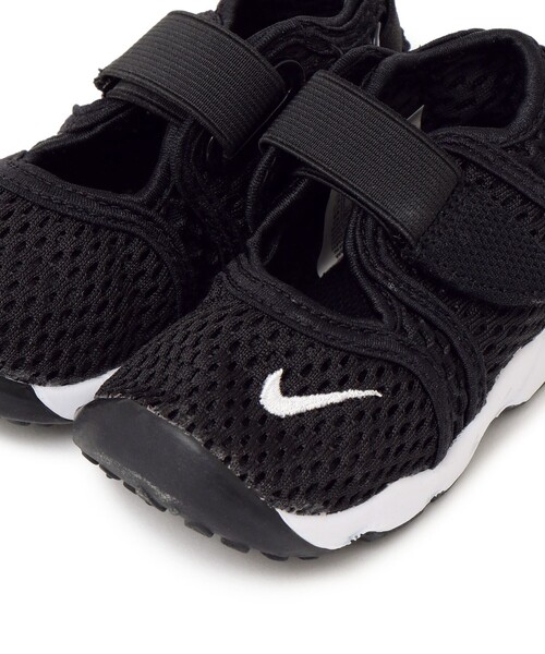 NIKE(ナイキ)の「NIKE:RIFT(スニーカー・キッズ・ブラック/ライトグレー・15 /16/14/13/12)」の3枚目の写真