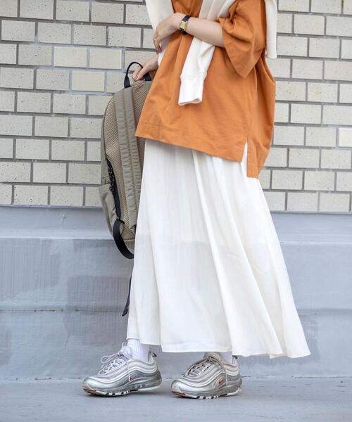 coen by SIZU（コーエンバイシズ）の「coen by SIZU サテンフレアスカート（スカート・レディース・オフホワイト/ベージュ・SMALL/MEDIUM）」の9枚目の写真