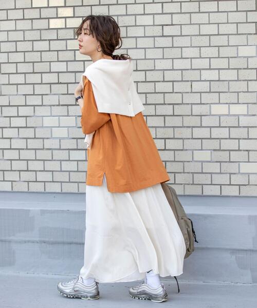 coen by SIZU（コーエンバイシズ）の「coen by SIZU サテンフレアスカート（スカート・レディース・オフホワイト/ベージュ・SMALL/MEDIUM）」の4枚目の写真